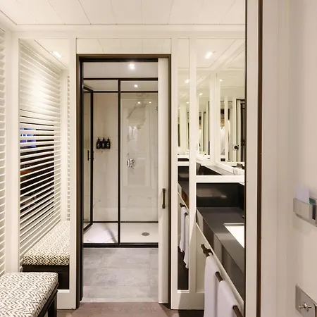 Hotel Seventy 4*