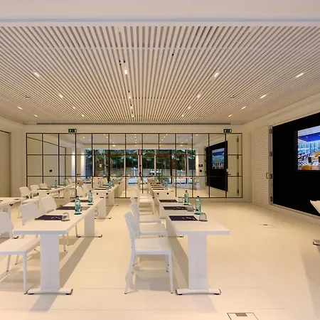 Hotel Seventy 4*